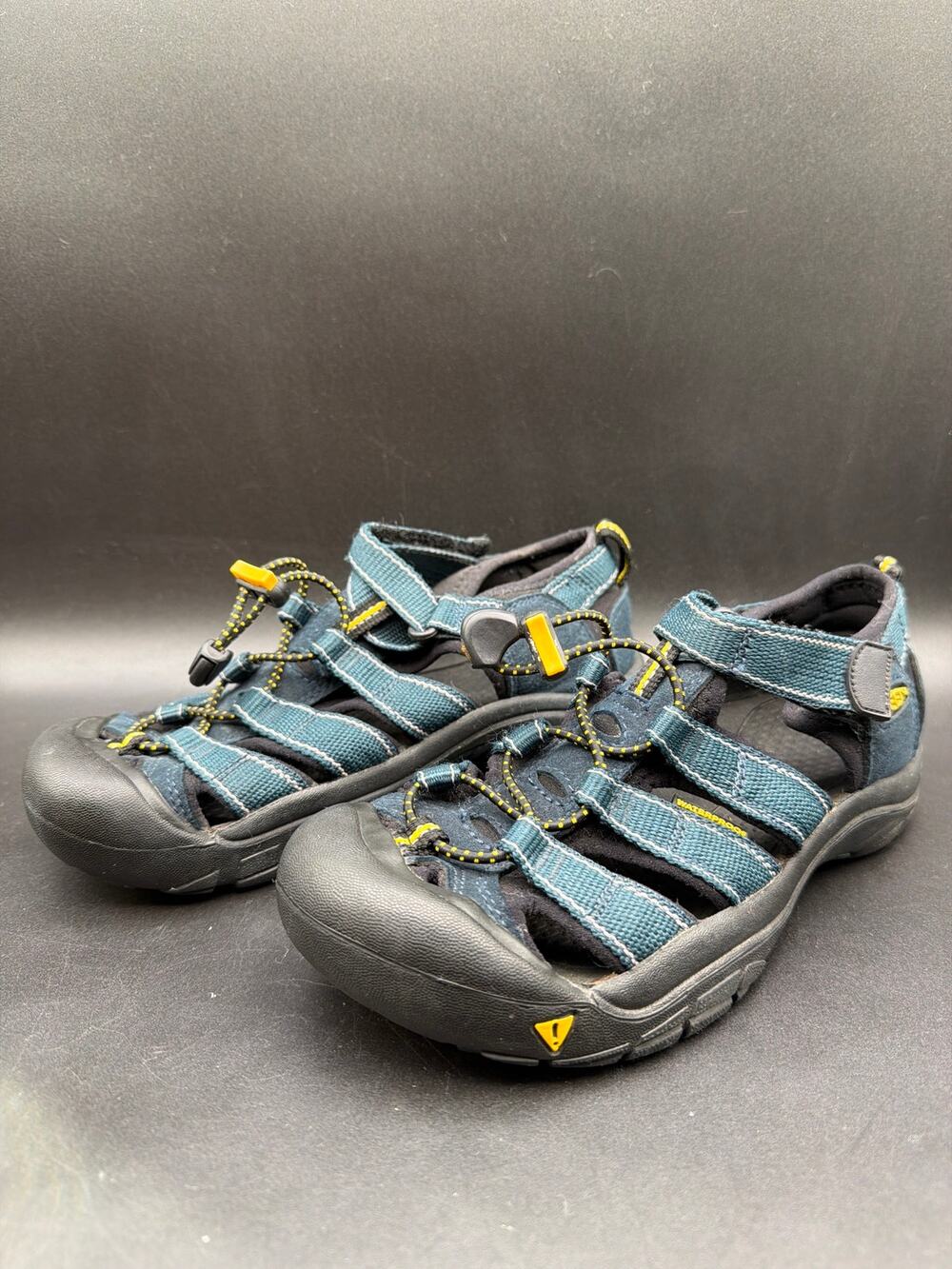 KEEN Newport H2 Kids Sandals Youth Size 3 US Black Water Hiking Sport Shoes